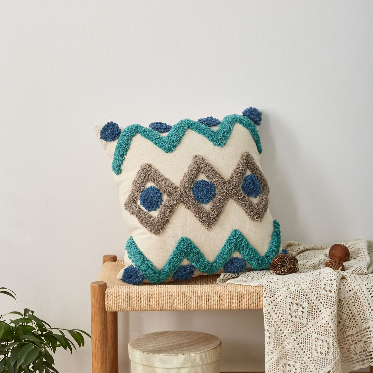 Gestreiftes Kissen mit Quasten im Retro-Stil – Bild 2 | LuxeStyle