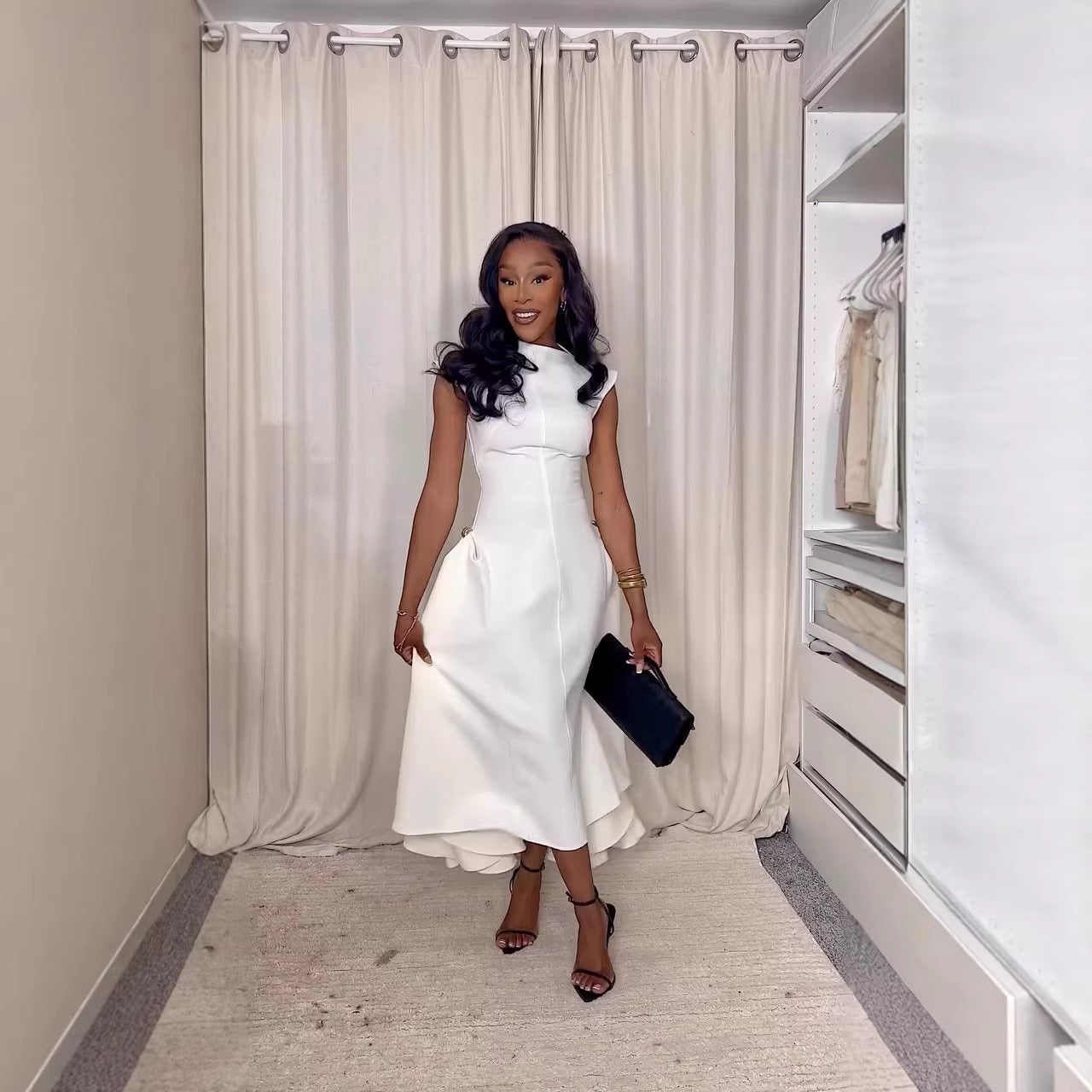 Asymmetrisches Maxi-Kleid mit figurbetontem Schnitt