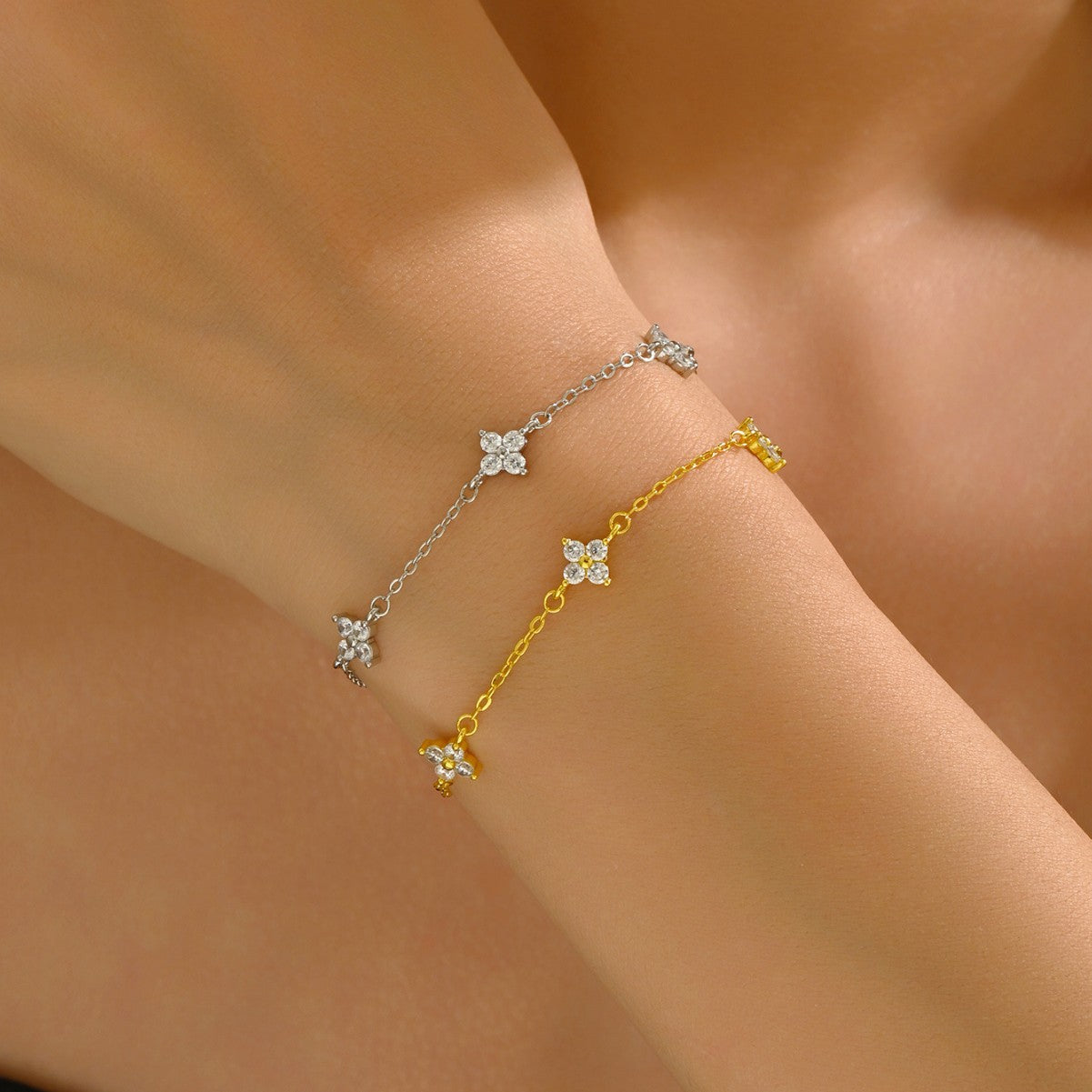 Armband mit geometrischem Vierblatt-Klee und Zirkonia