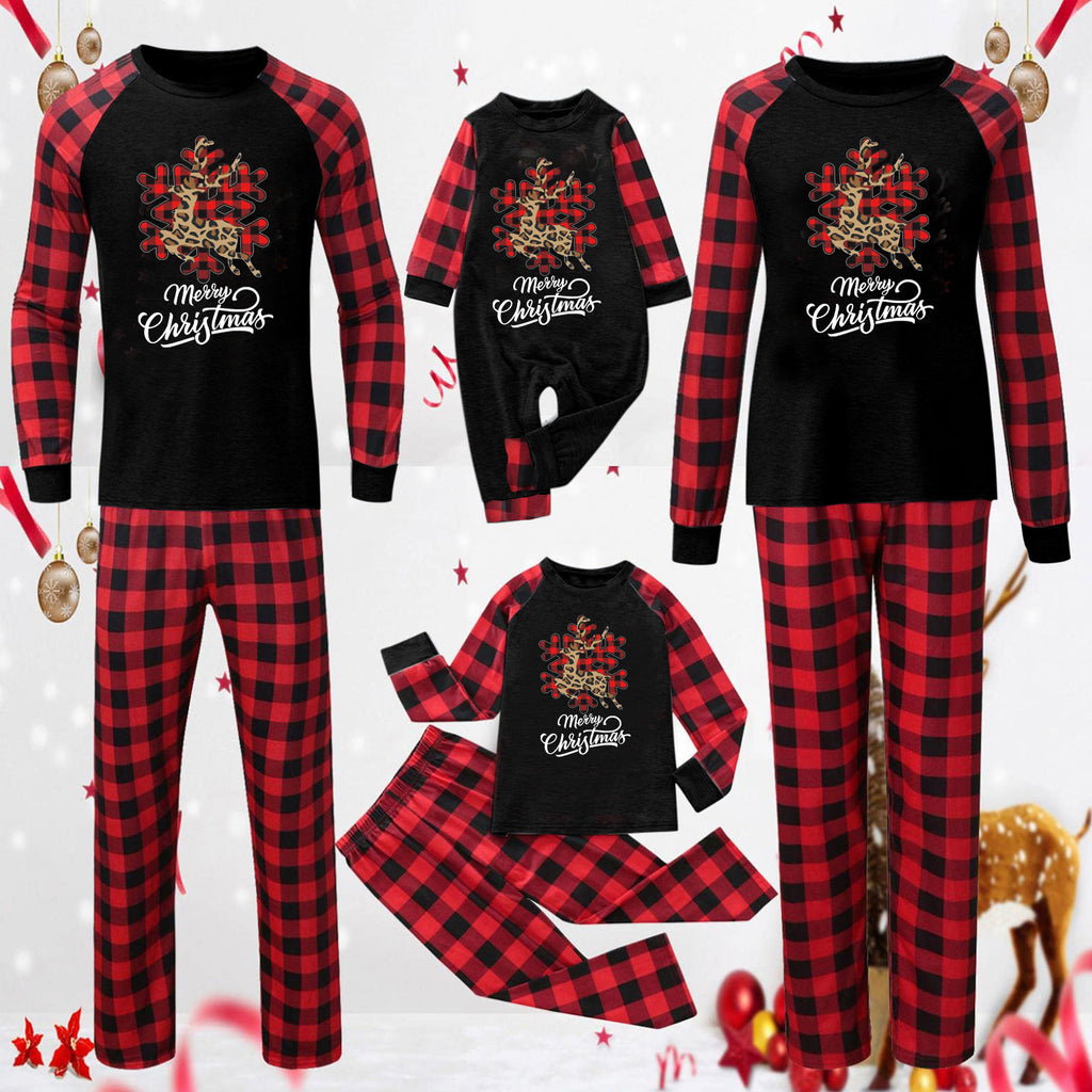 Weihnachts-Pyjama für die ganze Familie