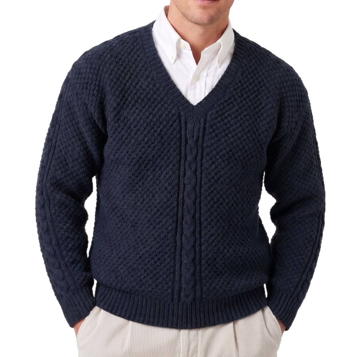 Herren V-Ausschnitt Pullover mit Zopfmuster – Bild 5 | LuxeStyle