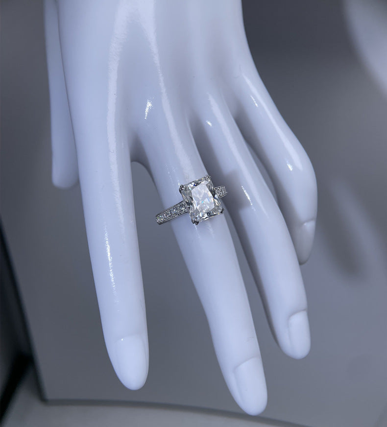Eleganter 4 Karat Radiant-Schliff S925 Silberring