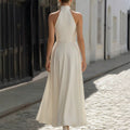 Elegantes, tailliertes Neckholder-Abendkleid