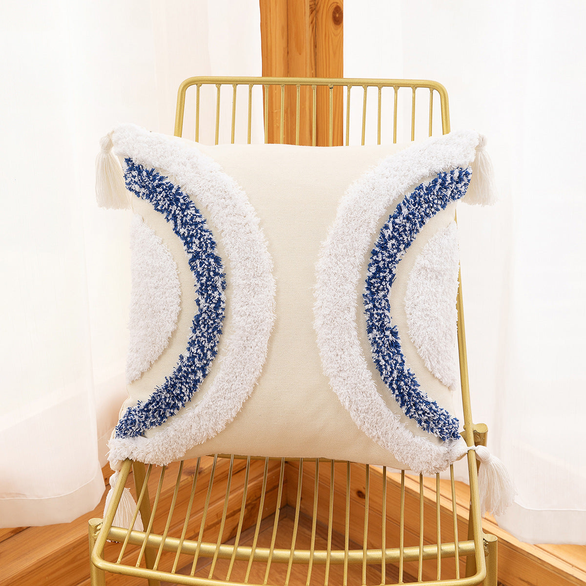 Boho Kissenhülle mit geometrischem Tufting