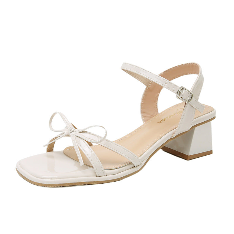 Silberne Sandalen