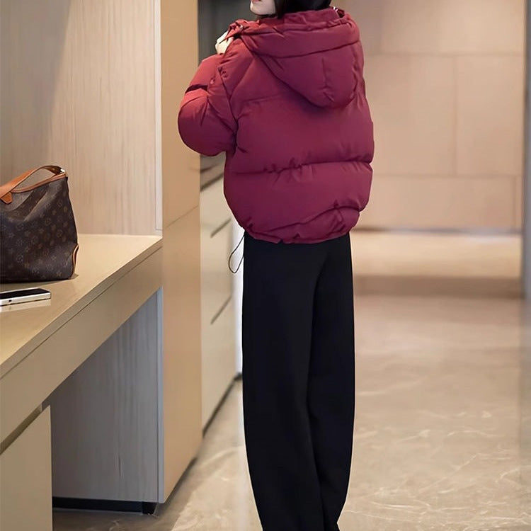 Kurze Winterjacke mit Kapuze