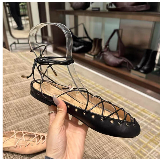 Niche Leder-Ballett-Sandalen mit Kreuzriemen – Bild 2 | LuxeStyle