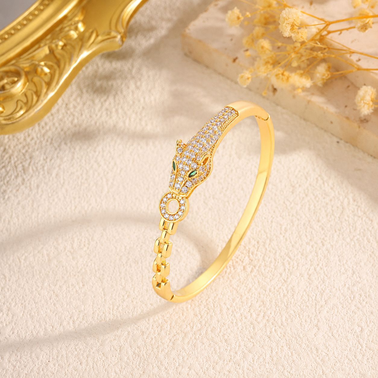 Diamantbesetzter Leopard-Kopf