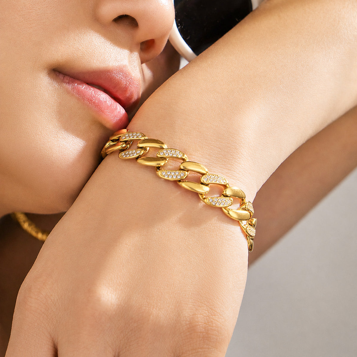 Halskette und Armband aus Edelstahl mit Zirkonia – Bild 2 | LuxeStyle