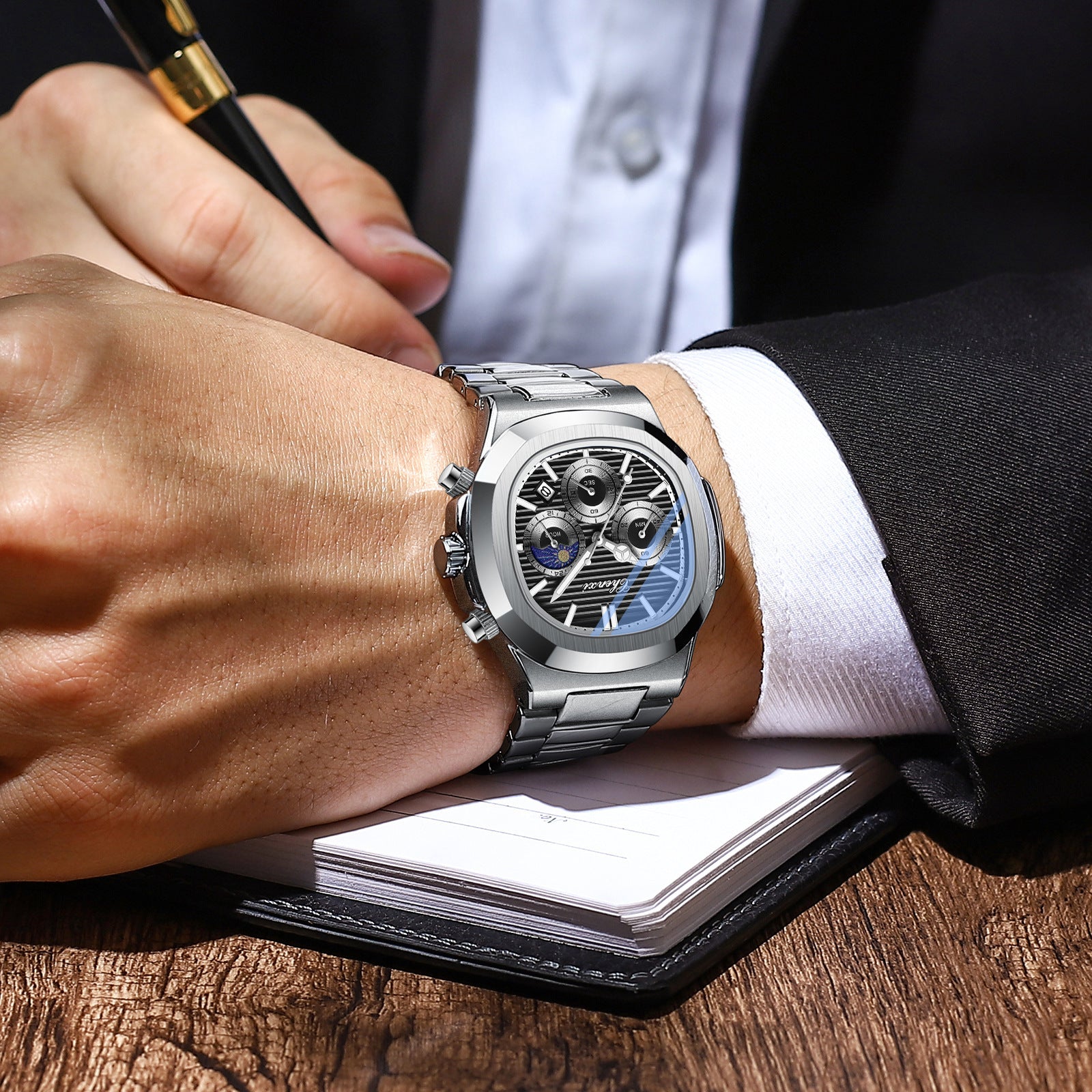 Herren-Chronograph mit Kalender und Leuchtzeigern