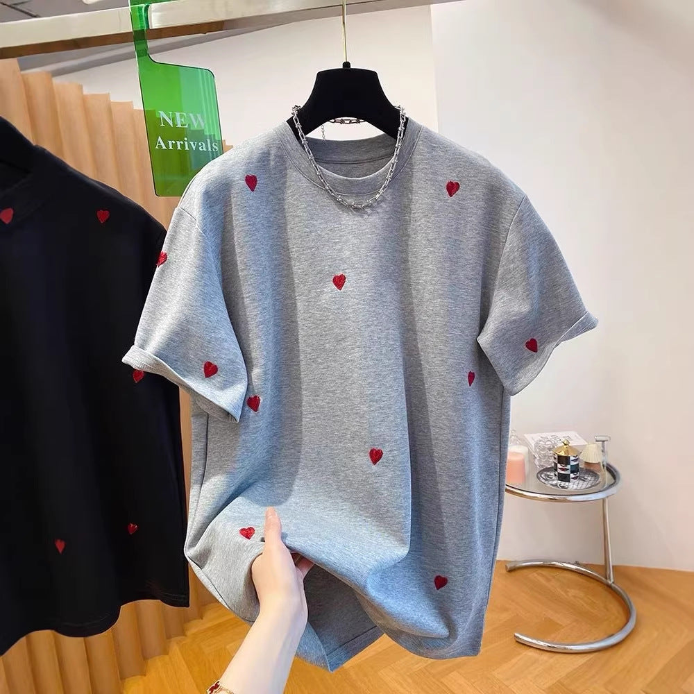 Sommerliches Kurzarm-T-Shirt mit Herz-Stickerei
