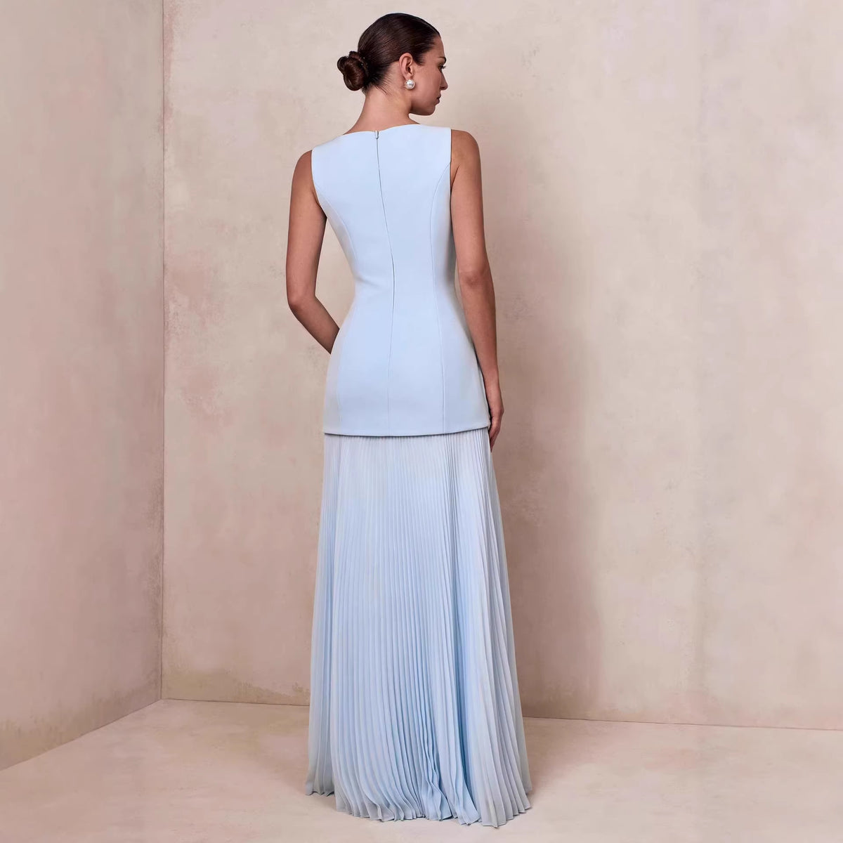 Elegantes ärmelloses Plissee Maxi-Kleid – Bild 5 | LuxeStyle