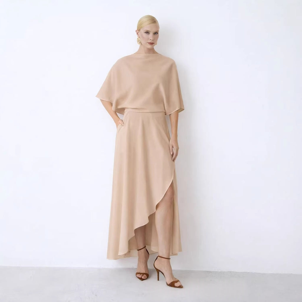 Satin-Kleid mit Rundhals und Schlitz – Bild 2 | LuxeStyle