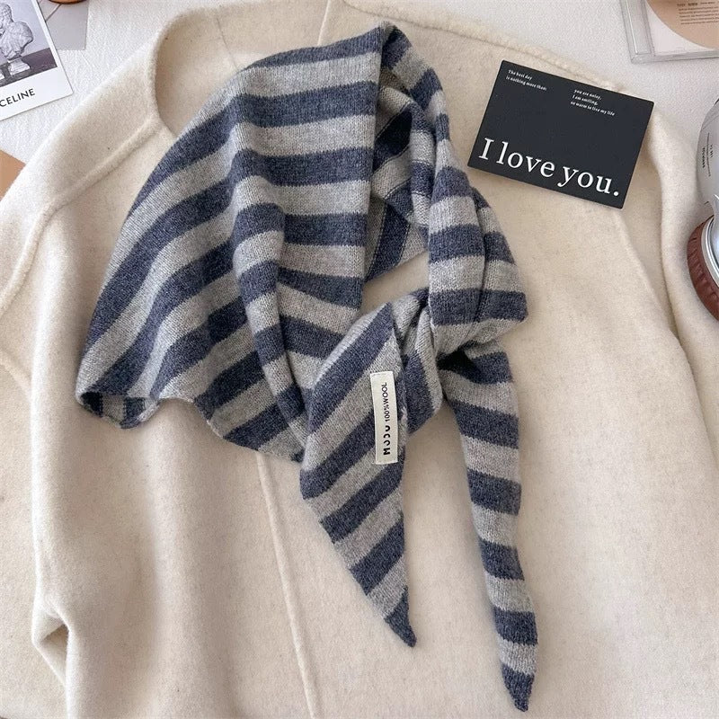 Dreiecksschal aus 100 % Wolle – Bild 2 | LuxeStyle