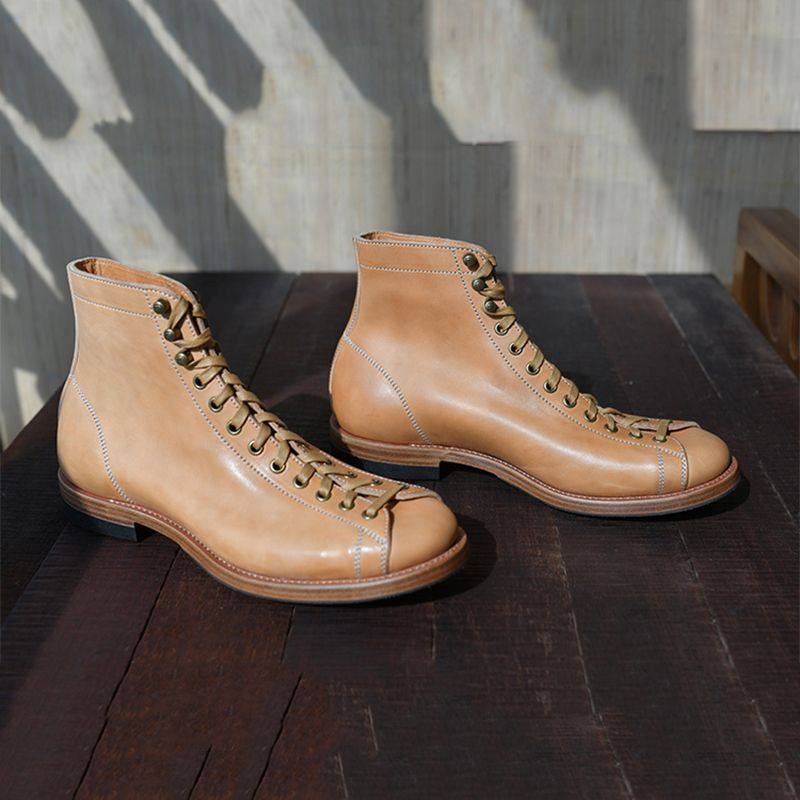 Hohe Lederstiefel