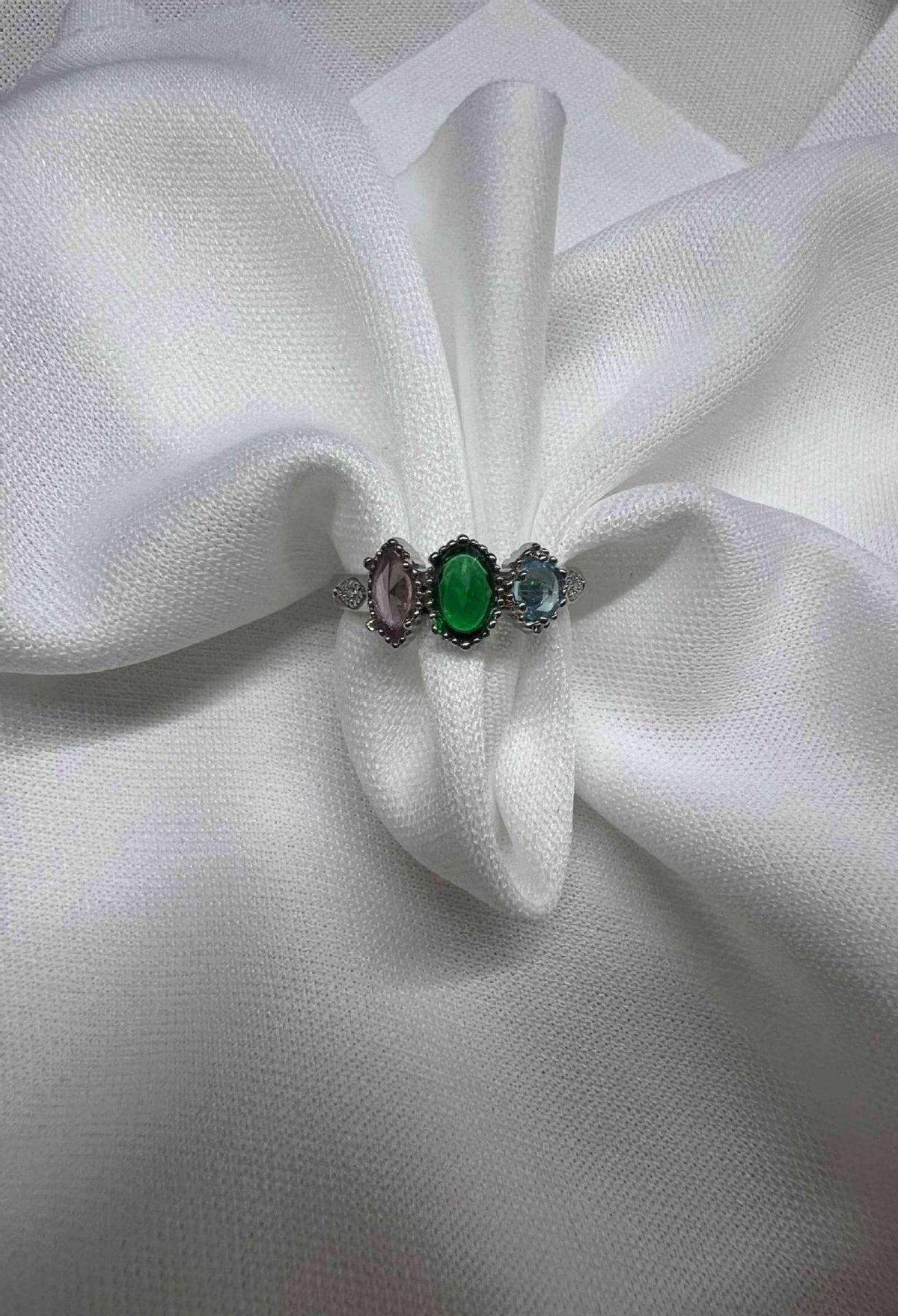 Personalisierbarer Ring mit Stein – Bild 2 | LuxeStyle