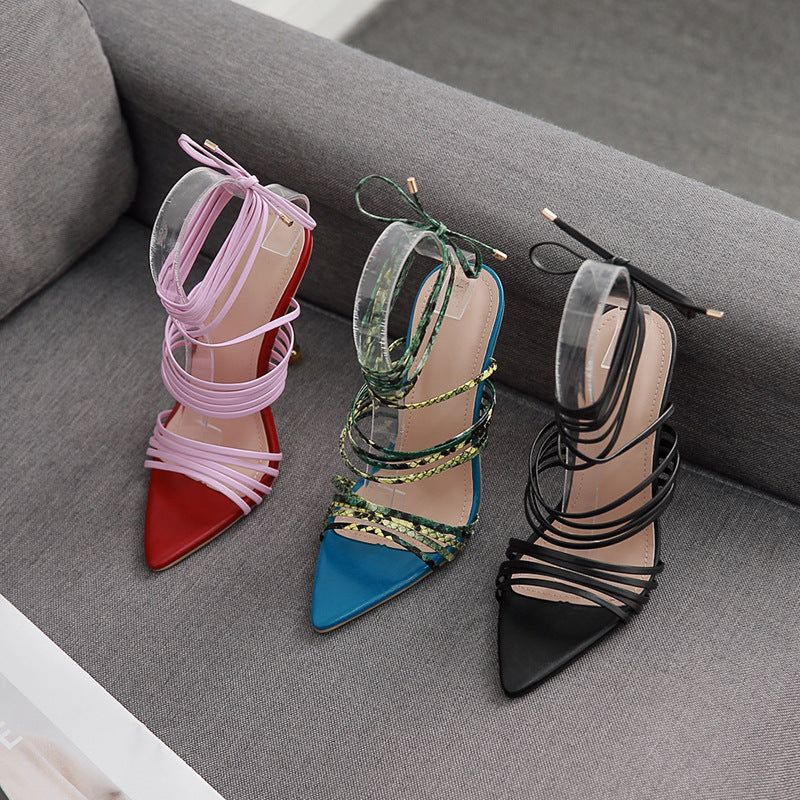 Ketten-Details Sandalen mit spitzer Zehen – Bild 4 | LuxeStyle