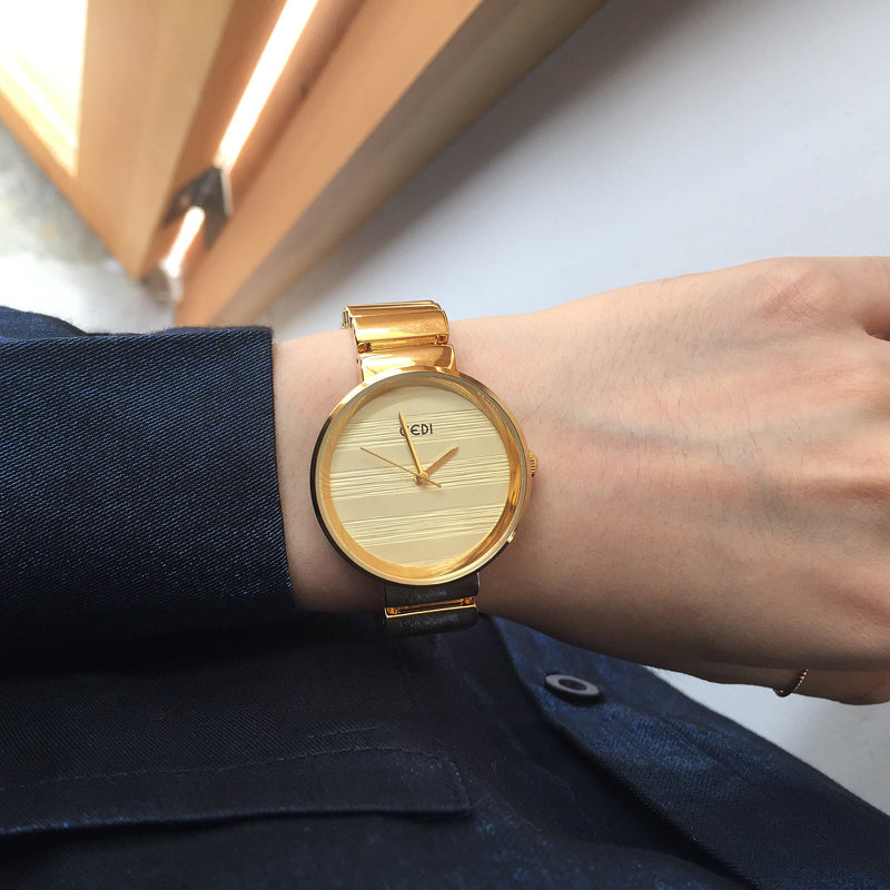 Goldene Damenuhr mit Quarzwerk – Bild 4 | LuxeStyle