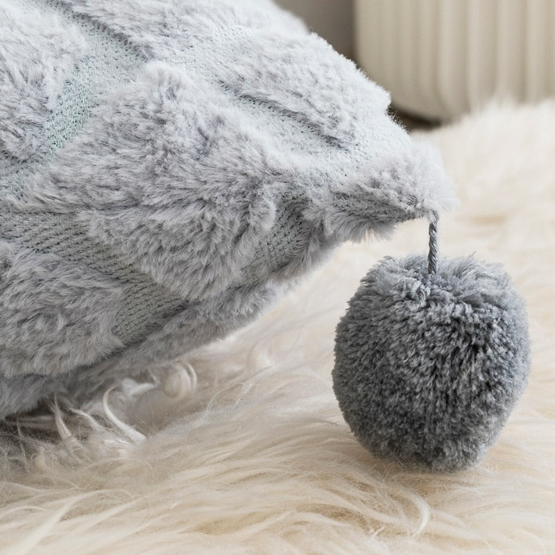 Samtkissen mit Stickerei und Quasten – Bild 6 | LuxeStyle