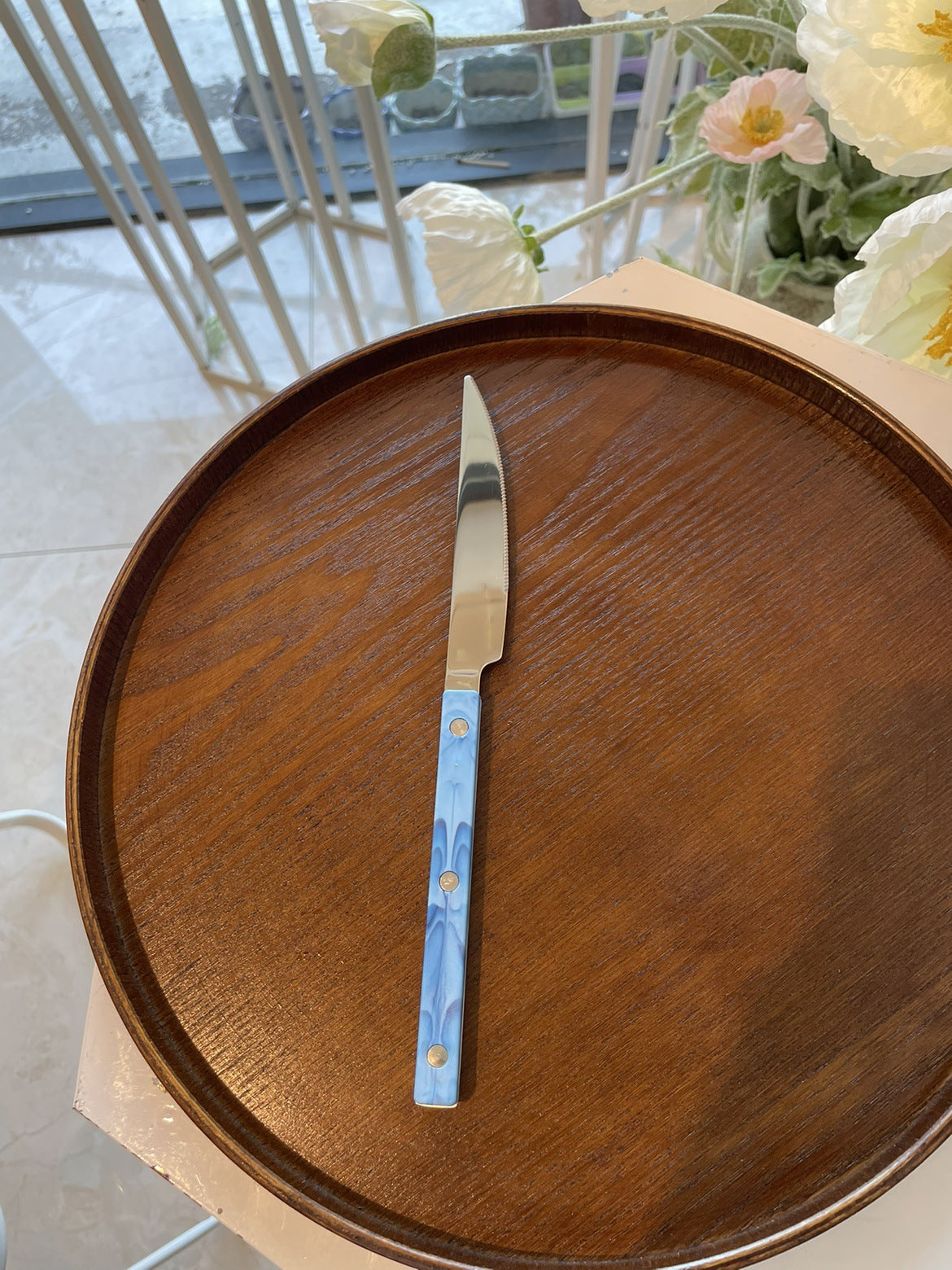 Mehrfarbiges Besteckset im französischen Stil