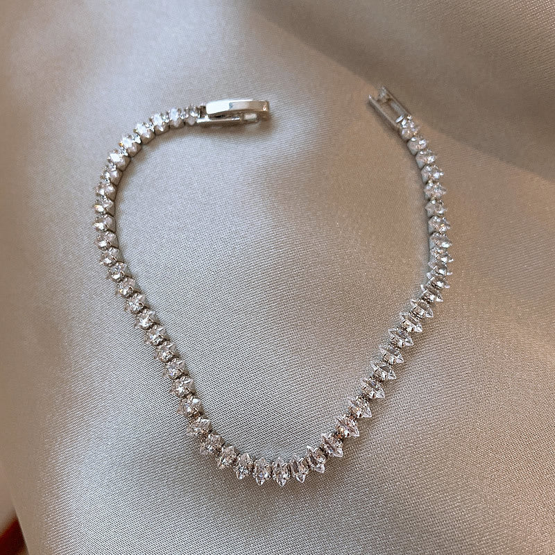 Chic Armband mit Zirkon-Schnalle – Bild 1 | LuxeStyle