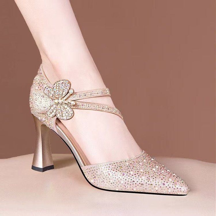 Elegante goldene High Heels aus weichem Leder
