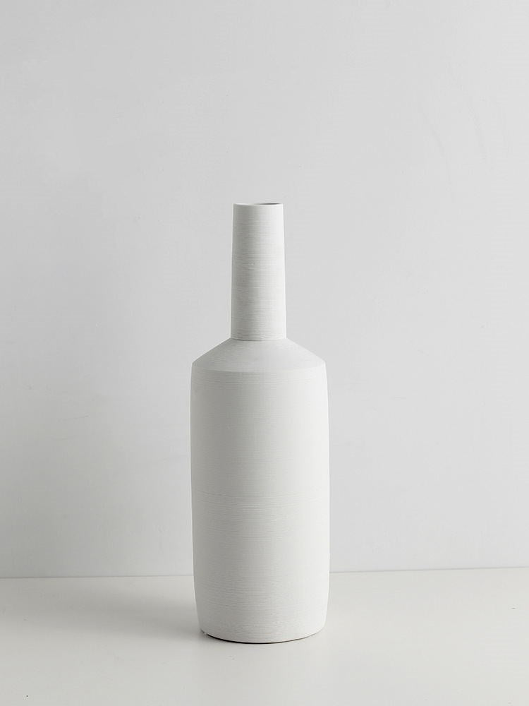 Keramikvase im nordischen Stil