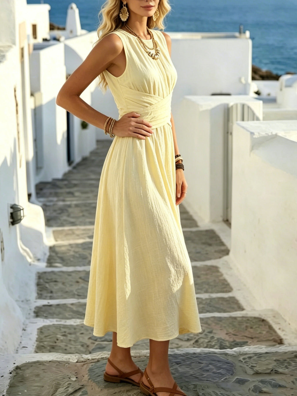 Ärmelloses Sommerkleid mit Wickelkragen