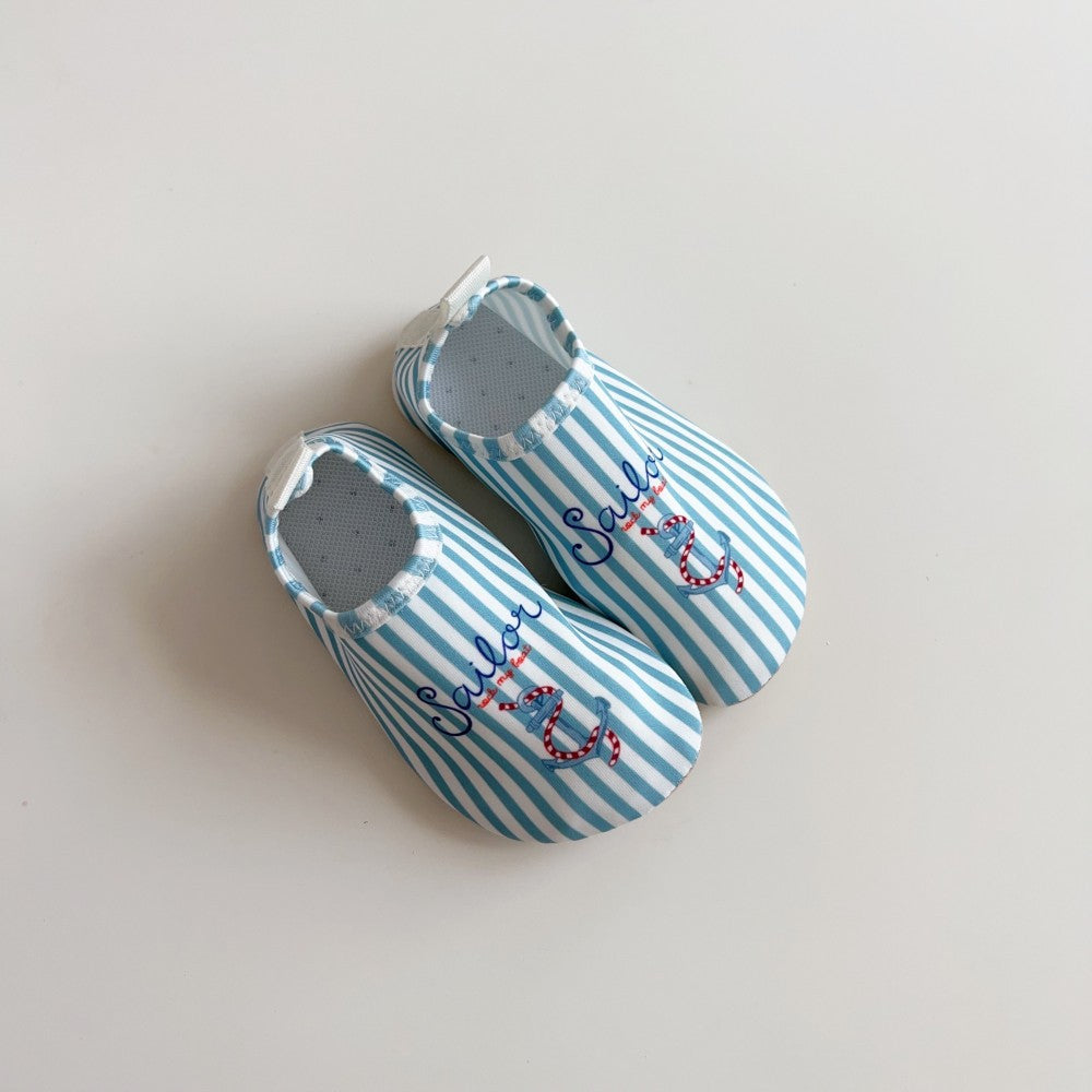 Rutschfeste Kinderschuhe mit kreativem Print