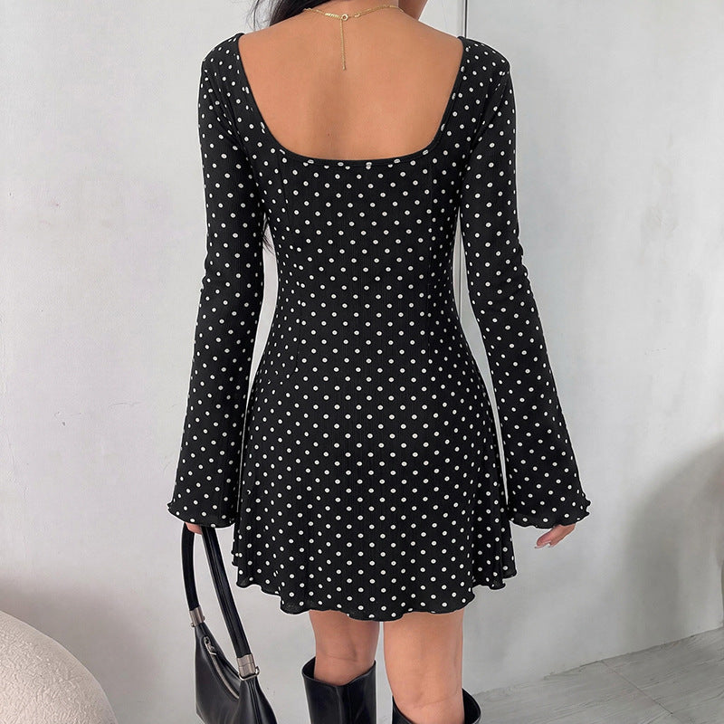 Schwarzes Mini-Kleid mit Spitze