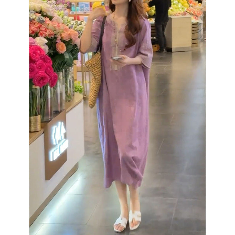 Besticktes V-Ausschnitt Kleid