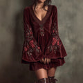 Burgunderrotes Samtkleid mit weiten Ärmeln – Bild 5 | LuxeStyle