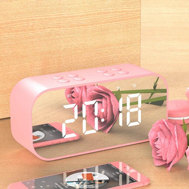 Bluetooth Lautsprecher mit LED-Uhr – Bild 2 | LuxeStyle