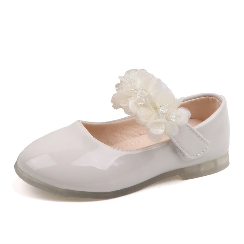 Leichte Kinderschuhe aus Lackleder – Bild 5 | LuxeStyle