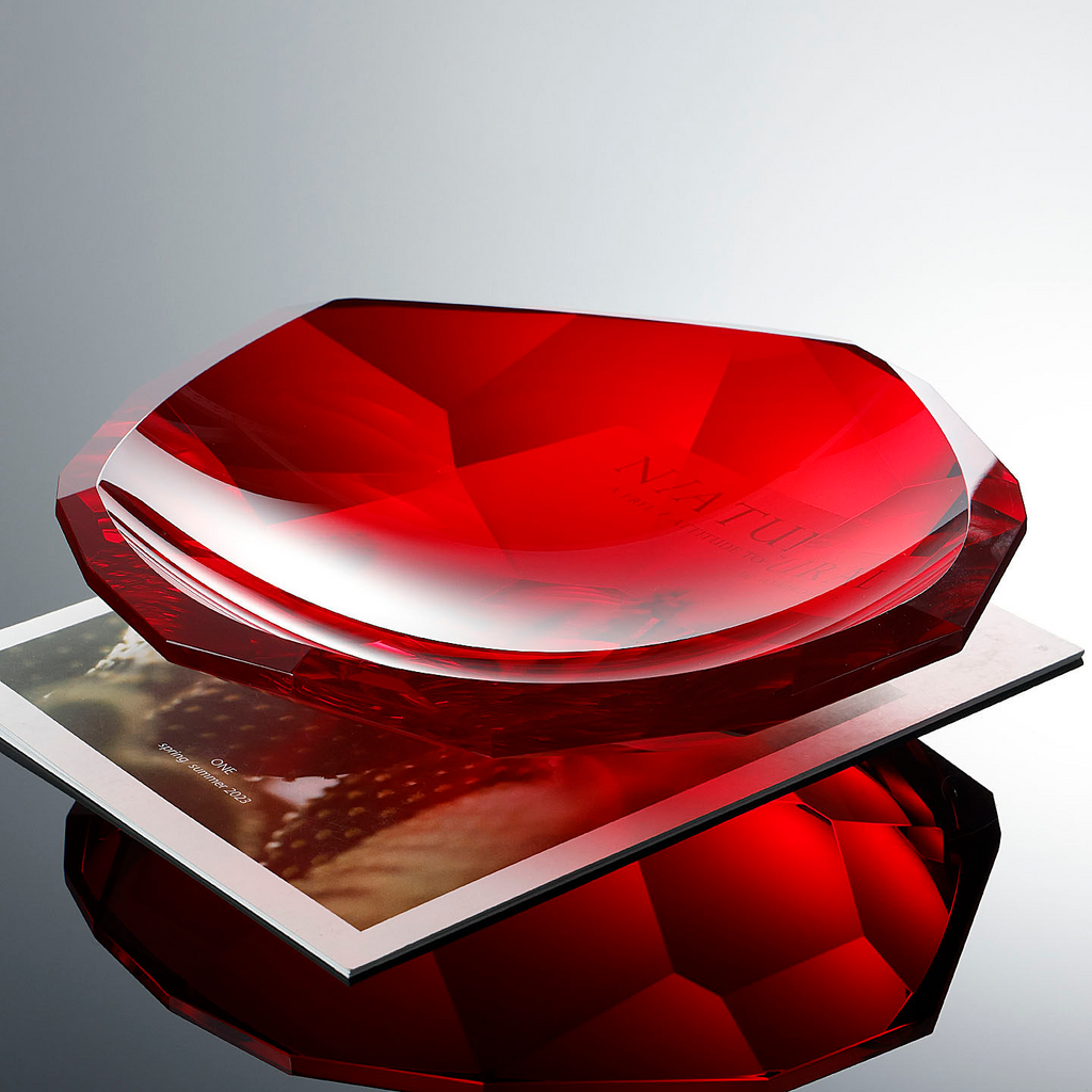 Rote Obstschale
