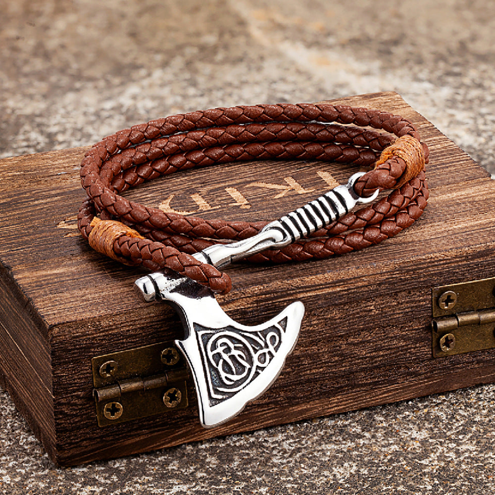 Lederarmband mit Axt-Anhänger aus Edelstahl – Bild 3 | LuxeStyle