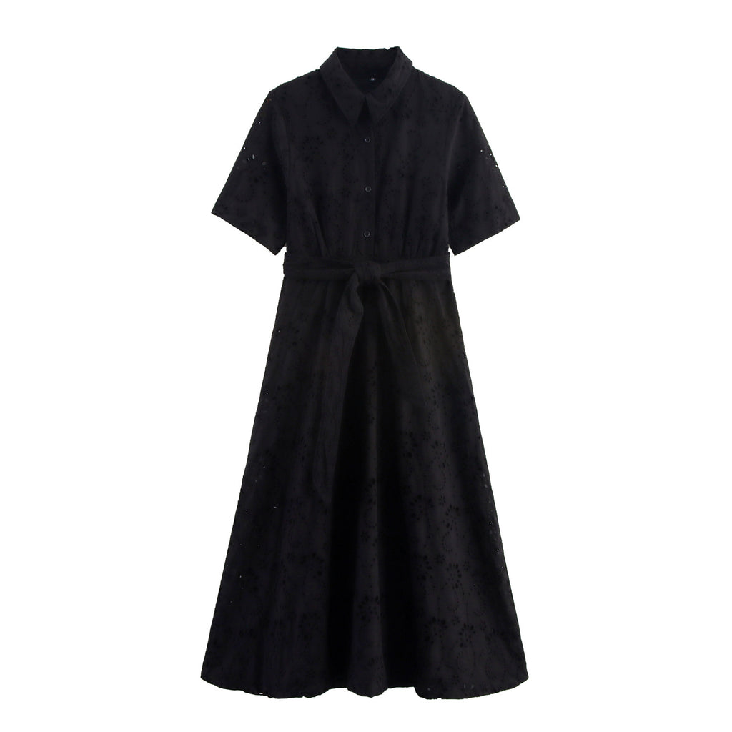 Besticktes Midi-Kleid mit Gürtel