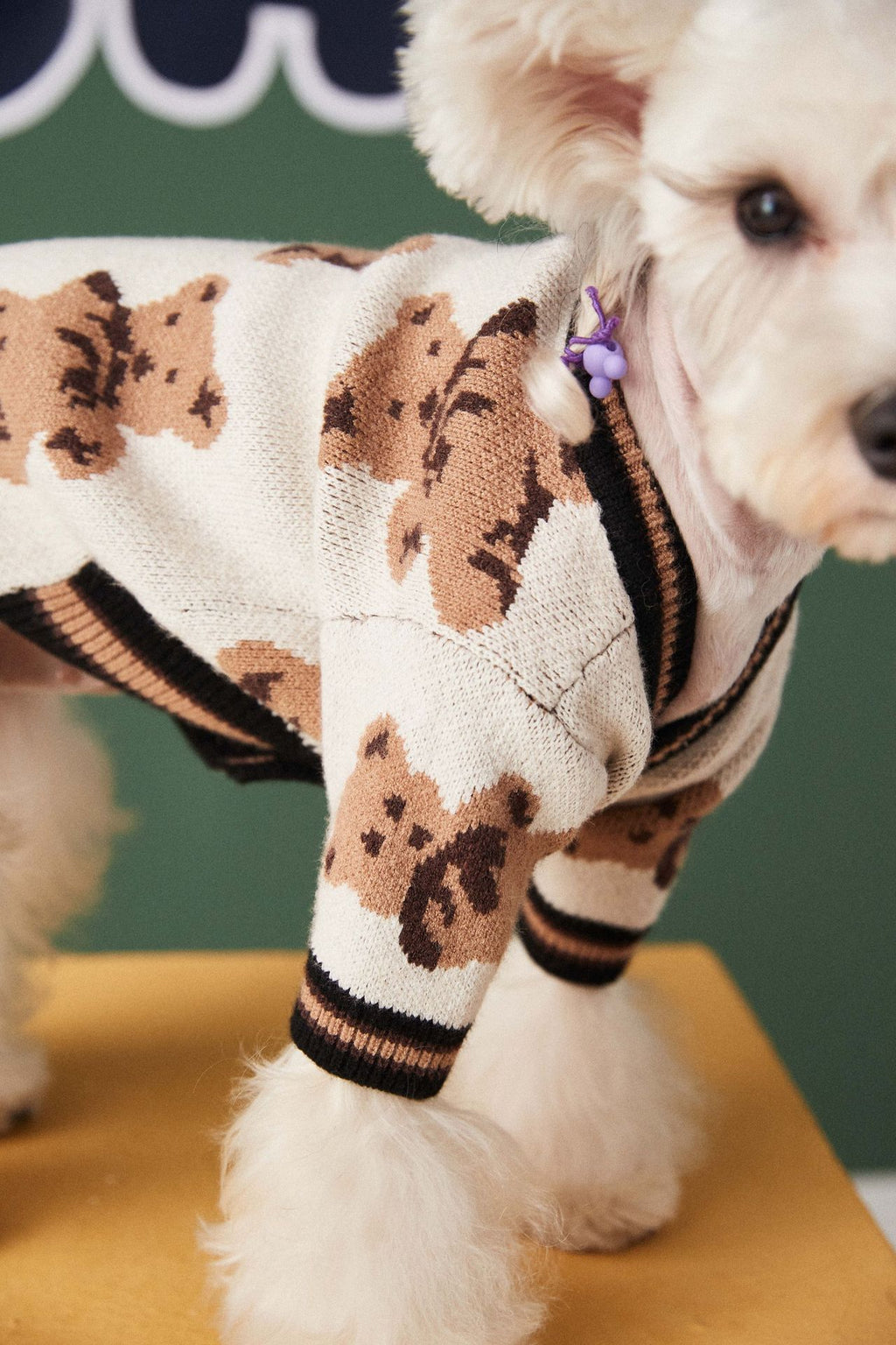 Hundekuscheldecke mit V-Ausschnitt, Streifen – Bild 2 | LuxeStyle