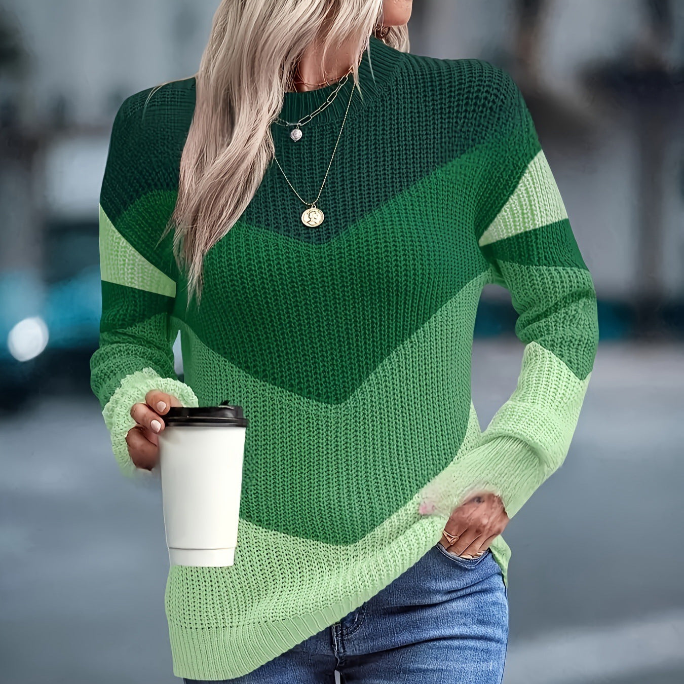 Eleganter Strickpullover mit Farbblock