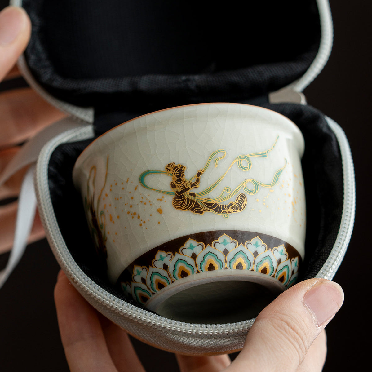 Tee-Becher aus Keramik – Dunhuang Apsaras | LuxeStyle