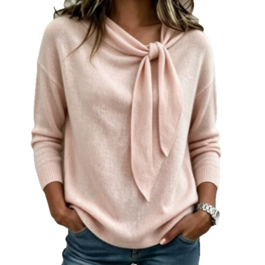 Gestrickter Pullover mit Schleifenknoten