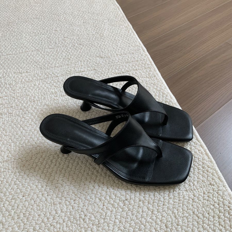 Retro-Chic Minimalistische Stiletto-Sandalen – Bild 4 | LuxeStyle