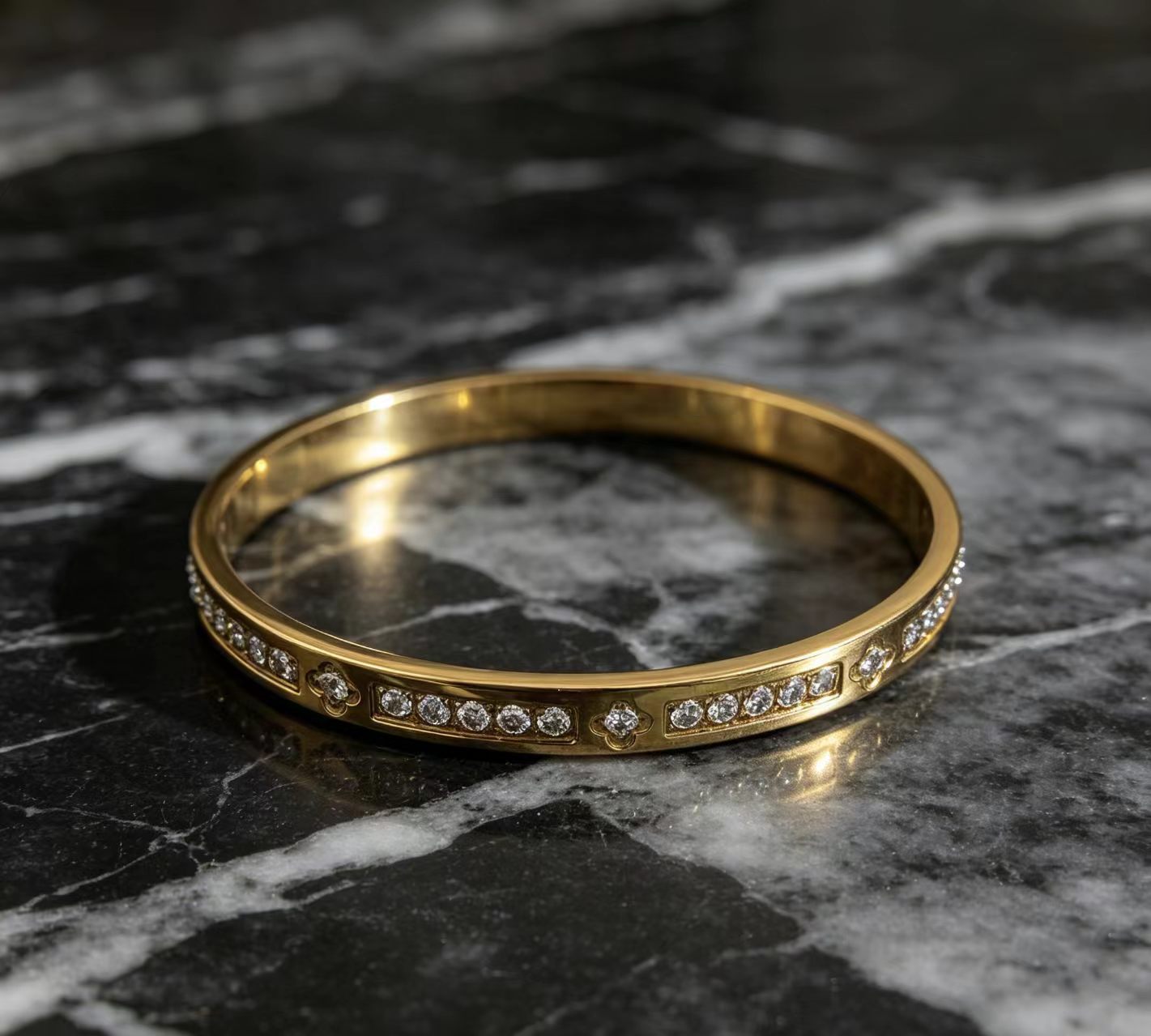 Leicht luxuriöses Diamantverzierter Vollguss-Armband für Damen
