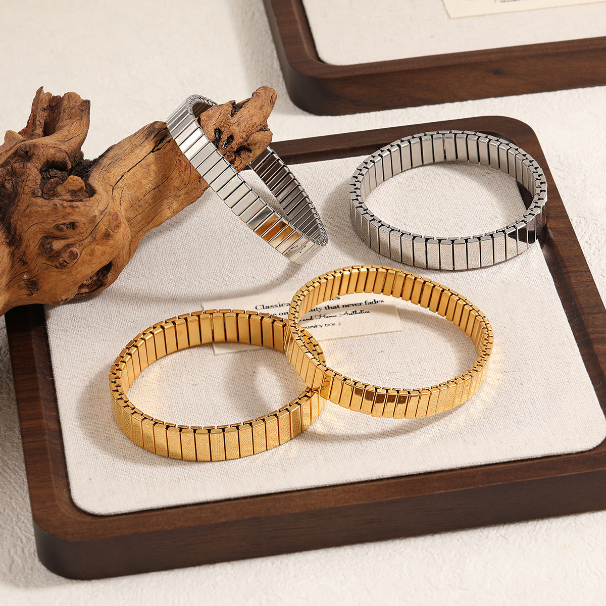 Elastisches Armband aus Titanstahl – Bild 3 | LuxeStyle