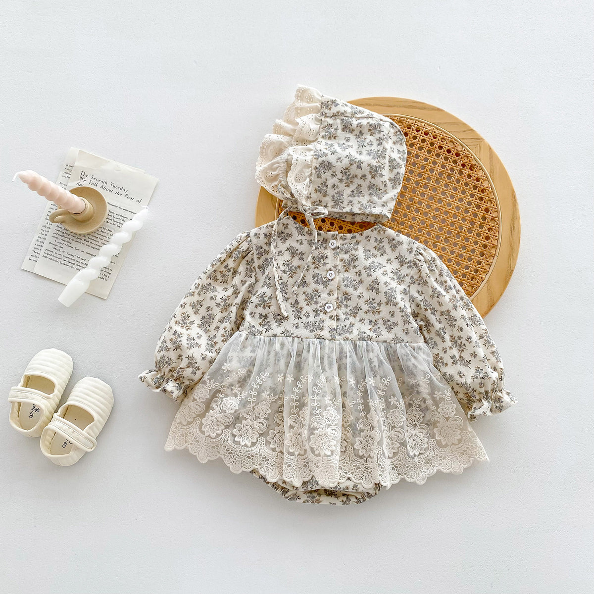 Baby Strampler Langarm mit Spitze und Hut – Bild 6 | LuxeStyle