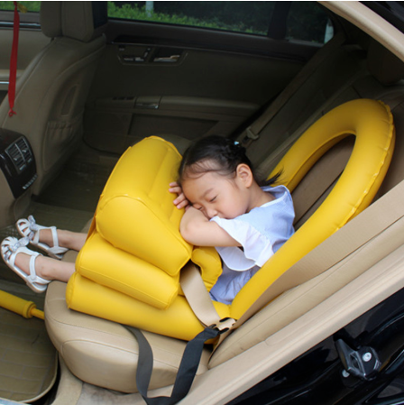 Aufblasbarer Kindersitz für das Auto