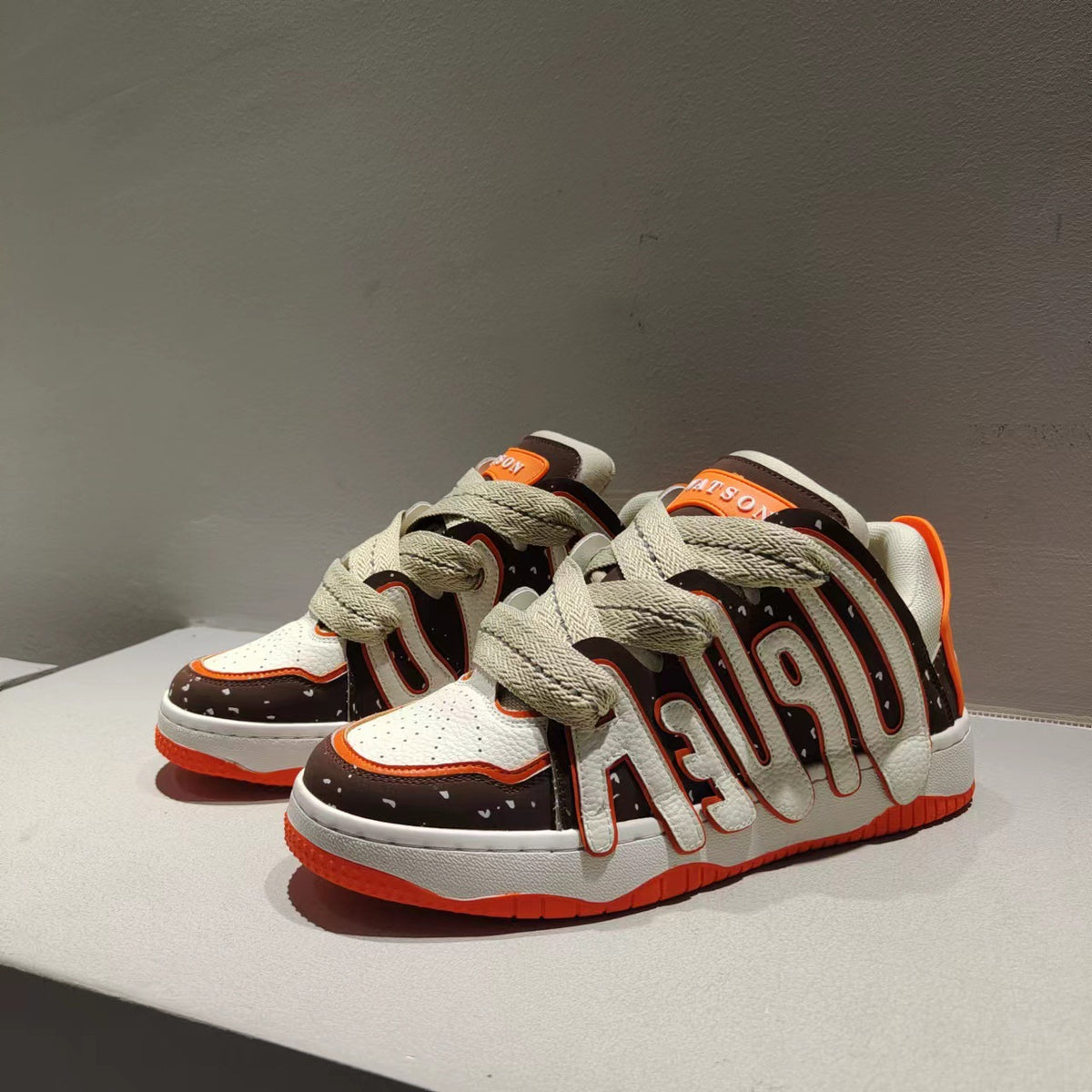 Alphabet-Retro-Sneaker – Bild 5 | LuxeStyle