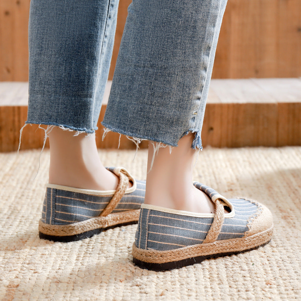 Weisse Leinen-Sneaker mit Streifen