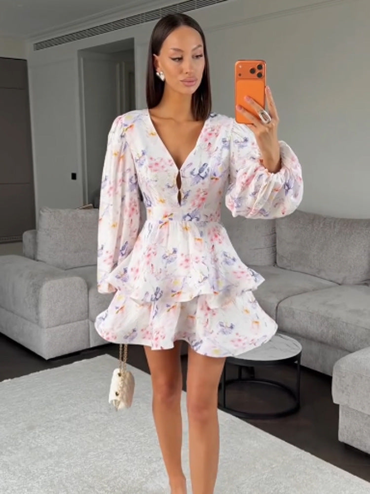 Geblümtes Mini-Kleid mit V-Ausschnitt – Bild 2 | LuxeStyle