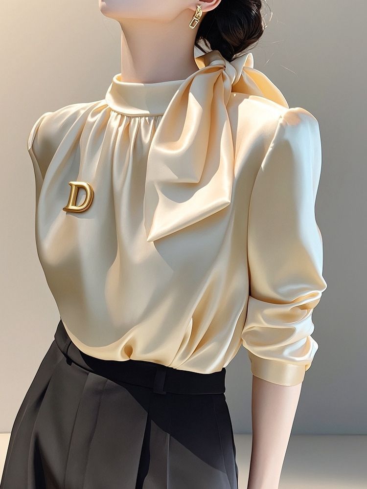 Champagnerfarbene Satinbluse mit Schleife – Bild 2 | LuxeStyle